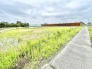 空と緑が織りなす広大な風景が、日々の忙しさを忘れさせる穏やかな時間をもたらしてくれます。