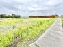 空の広がりと豊かな緑を感じる、のどかで穏やかな時間が流れるロケーションです。