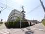 豊かな緑に囲まれ、日々の生活を穏やかに包み込む落ち着いた佇まいの住環境です。