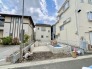 新しい生活の始まりを予感させる、落ち着いた住宅街の敷地が広がります。