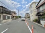 落ち着いた住宅街の中に位置しており、穏やかな日常が流れる住環境が魅力です。