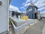 幹線道路から１本入った現地は、想像以上に静かに感じられます。
