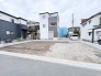 周囲の街並みと調和する、理想の暮らしを描くための可能性を秘めたフラットな敷地です。