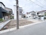 静かな住宅街に位置する、理想の暮らしを自由に描き出せる整形地です。