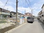 閑静な住宅街の一角に位置し、穏やかな暮らしを育むための基礎が整えられた等身大の住環境です。