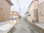 落ち着いた住宅街に佇む、日々の暮らしに穏やかな安らぎをもたらす心地よいアプローチ。
