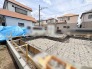 静かな住宅街に新たな暮らしの基盤が築かれ、これからの日々へ期待が膨らむ風景です。