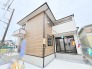 洗練された木目調のデザインが際立つ、スタイリッシュな外観が日常を心地よく彩ります。