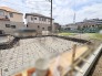 新たな暮らしを形作る基盤が整い、理想の住まいへと向かっていく期待感が高まる現地風景です。