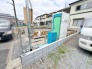 新しい住まいの基礎が着実に形作られていく、静かな期待感に満ちた風景です。
