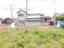 周囲の街並みと調和する、穏やかで落ち着いた空気感に包まれた広がりある空間です。