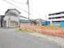 周辺環境と調和する穏やかな住環境に位置し、これからの暮らしの拠点として適した落ち着きある敷地です。