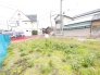 落ち着いた住環境が広がるエリアに位置し、理想の暮らしをゼロから描き出せるゆとりある敷地です。