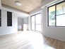 木目調の天井がぬくもりを添える、シンプルで洗練された空間が心地よい安らぎの時間を演出します。
