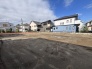 閑静な住宅街の中に広がる、これからの暮らしを自由に描き出せるゆとりある敷地です。