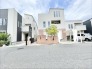 街並みに調和する洗練されたフォルムが、穏やかで心地よい日常の風景を演出しています。