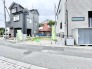 周囲の建物と程よい距離感が保たれた、これからの暮らしを自由に描き出せるゆとりある敷地です。