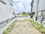 周囲の建物と調和した落ち着きのある敷地が、これから始まる新しい暮らしの可能性を静かに物語っています。