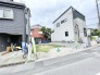 周辺環境と調和する落ち着いた立地にあり、理想の住まいを形にするためのゆとりある広さが確保されています。