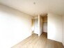 余計な装飾を削ぎ落としたシンプルな空間は、住まう方の感性に合わせて自由に彩りを添えられる余白に満ちています。