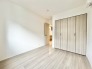 柔らかな色調でまとめられた内装が、日々の暮らしに静かな安らぎをもたらす心地よい空間です。