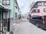 穏やかな住宅街の風景が広がり、落ち着いた日常を育むための静かな環境が整っています。