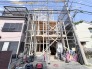 住まいの骨組みが形作られていく様子から、新しい暮らしへの期待が高まるひとときです。