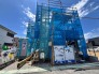 新しい暮らしの完成に向けて、着実に時を刻む建設現場の風景です。