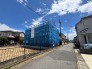 静かな街並みに新しい物語が積み上がる、将来の暮らしを予感させる穏やかな風景です。