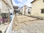 建物が建つまでの期待を抱かせる、ゆとりある広さを確保した整形地の風景です。