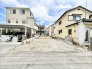 穏やかな住宅街に位置する、理想の暮らしをゼロから描き出せる広々とした空間です。