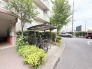 豊かな緑が日常に溶け込み、穏やかな時間が流れる落ち着いた住環境が整っています。