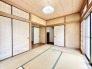 心身をゆったりと解きほぐしてくれるような、日本の伝統的な意匠がもたらす静謐で落ち着きのある空間です。