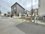 落ち着いた住宅街に佇む、ゆったりとした時間の流れる穏やかな環境です。