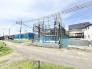 新しい暮らしの基盤となる場所が、静かな住宅地の一角で着実に形づくられていきます。