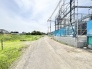 空が広く開放感のある、豊かな自然と穏やかな空気に包まれた閑静な住環境です。