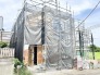 新しい暮らしの完成へ向けて、静かに期待が高まる丁寧な建築の様子が伝わってきます。