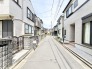 閑静な住宅街が広がり、穏やかな時間が流れる落ち着いた住環境が整っています。