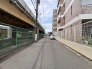 日々の暮らしを支える生活道路は、程よく落ち着きがあり穏やかな時間が流れる住環境です。