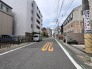 穏やかな空気が流れる、日常に寄り添った落ち着いた雰囲気の街並みです。
