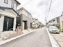 落ち着いた住宅街の雰囲気が心地よく、日々の暮らしに穏やかな安らぎを与えてくれる住環境です。