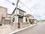 落ち着いた住宅街の中に佇む、すっきりと洗練された外観が日々の暮らしを穏やかに彩ります。