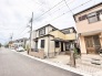 落ち着いた住宅街の静かな環境に溶け込み、日々の暮らしに安らぎをもたらす洗練された佇まいです。