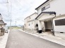 整然と区画された街並みに調和する、落ち着いた佇まいの住まいが日々の暮らしを穏やかに包み込みます。