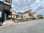 落ち着いた住宅街の風景に溶け込み、自由な発想で理想の暮らしを形にできるゆとりある区画です。