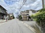 閑静な住宅街が広がり、落ち着いた空気が流れる穏やかな住環境が魅力です。