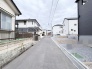閑静な住宅街に位置し、すっきりと整った街並みが日々の暮らしに穏やかな安らぎをもたらします。