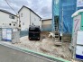 これから新しい暮らしが描き出される、静かで落ち着いた佇まいの敷地です。