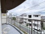日常の風景を静かに見下ろす、開放感のある眺望が日々の暮らしに安らぎを添えてくれます。