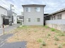 落ち着いた住宅街に位置する、自由なプランニングが叶うゆとりある土地の広がりを感じさせます。